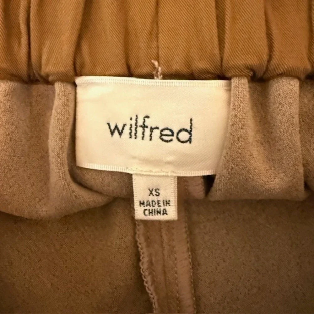 Aritzia Wilfred Bossier High-Waisted Vegan Faux Suede Shorts Natural Tan Size XS